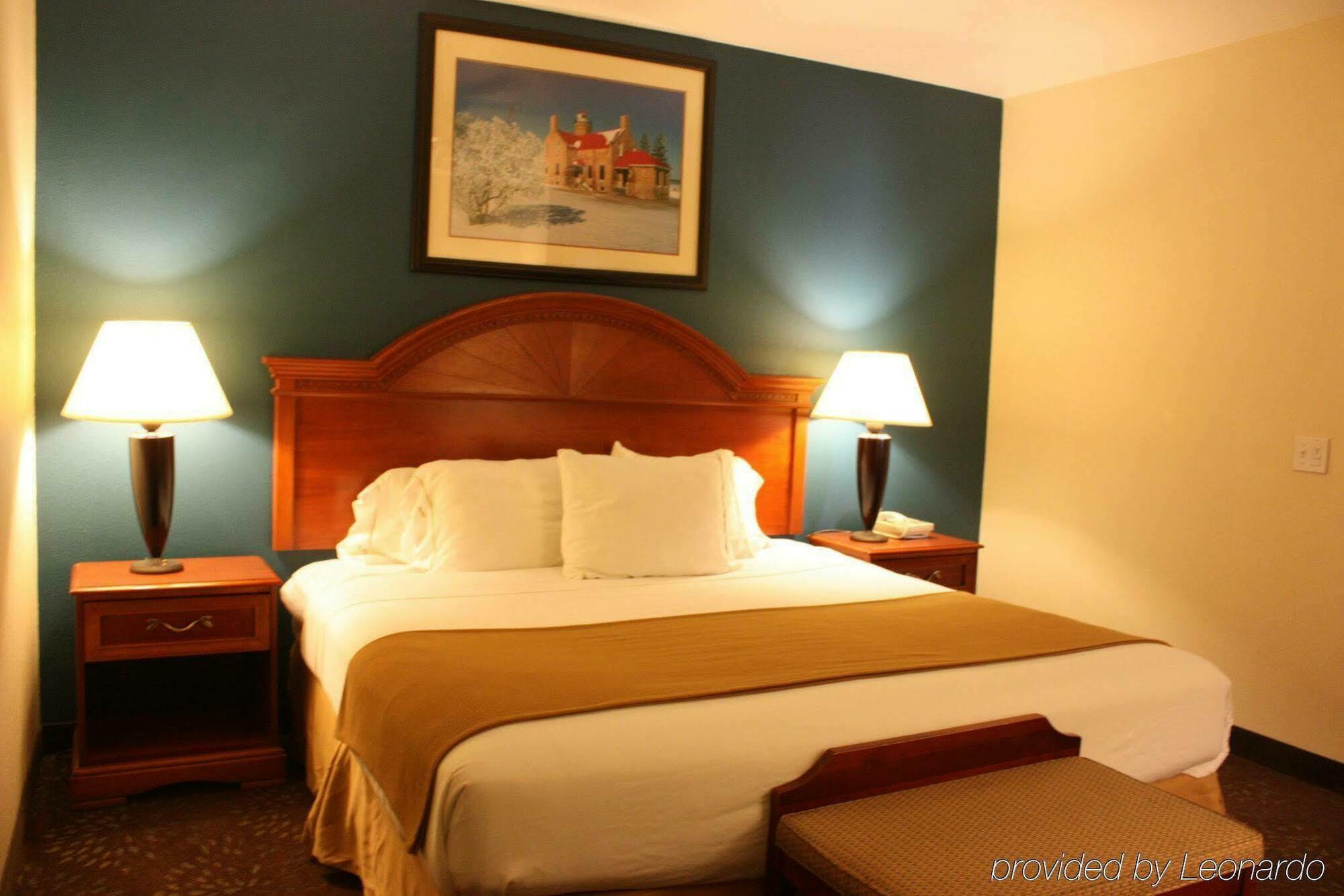 Holiday Inn Express Mackinaw City, An Ihg Hotel Экстерьер фото